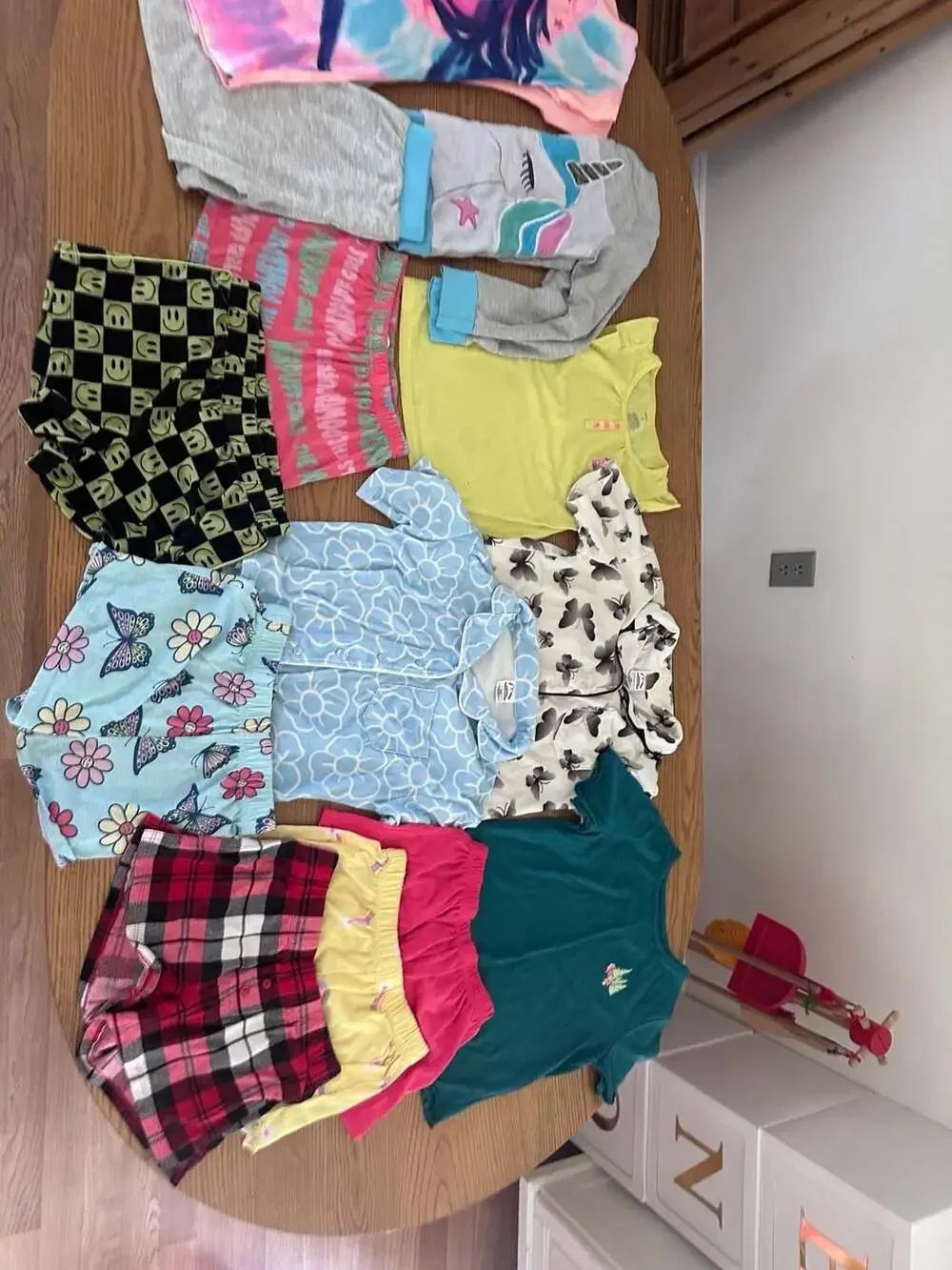 Girls Assorted Multi-Brand Pajama Tops and Shorts Lot Size M (8)